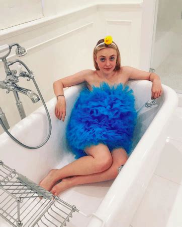 The "Once Upon a Time in Hollywood" star, 25, shared the pic on Instagram Thursday. . Dakota fanning in the nude